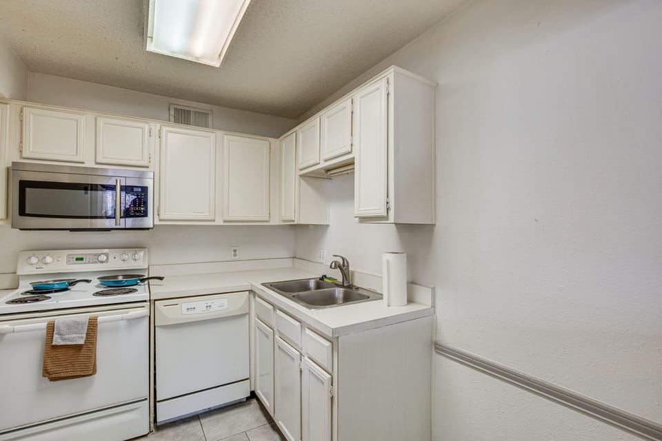 Kitchen | 2nd Floor | Cooking Basics | Trash Bags/Paper Towels