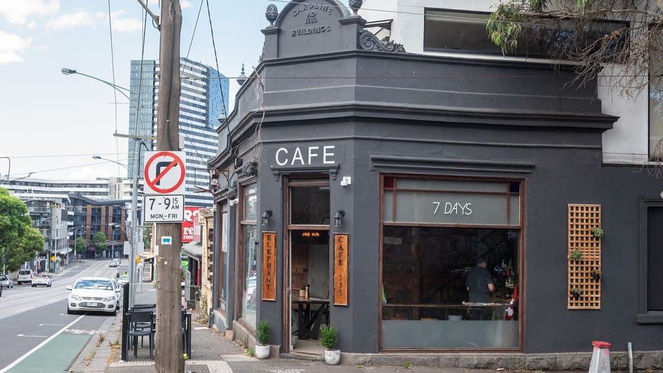 Stroll to cafes 