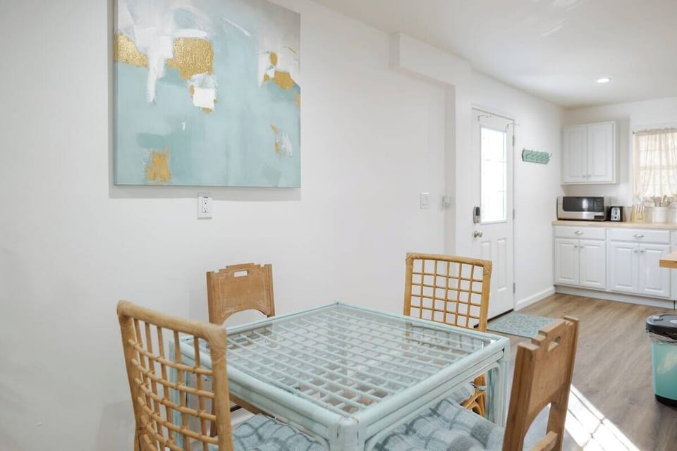 Open‑concept dining area designed for family meals, game nights, and coastal‑inspired gatherings.