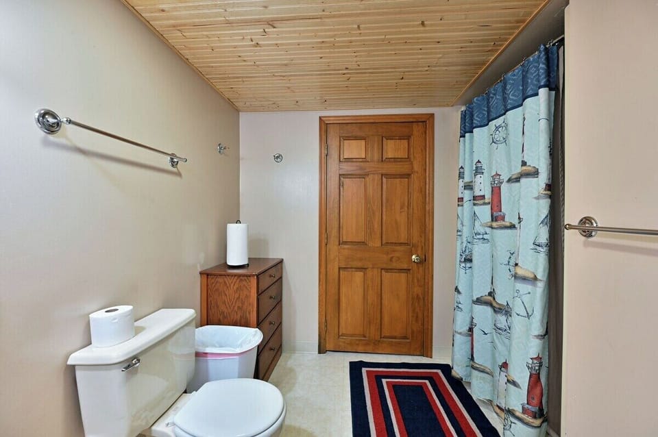 Full Bath in basement
