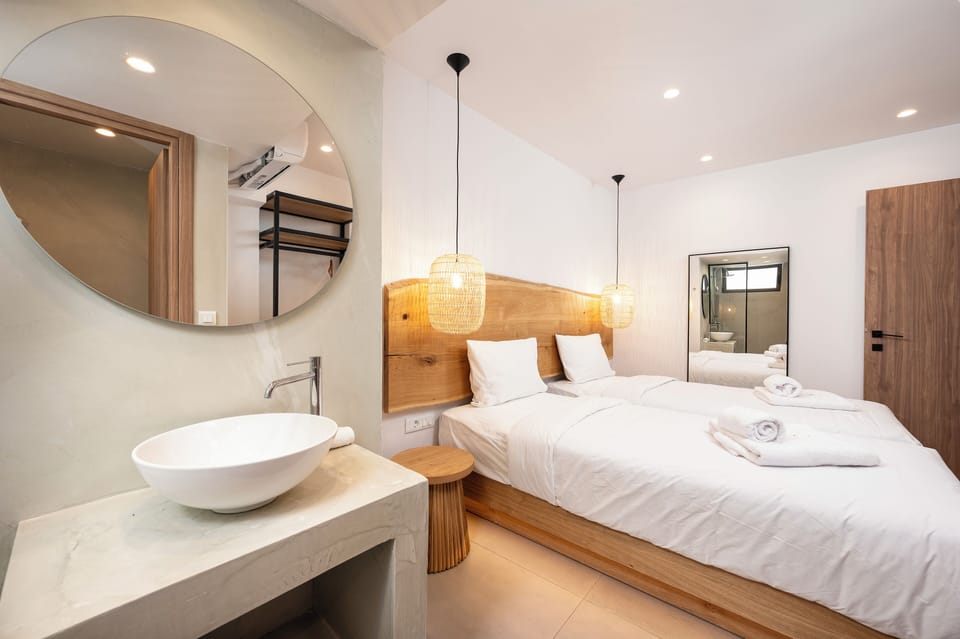 Supreme Suite with Sea View | Egyptian cotton sheets, premium bedding, memory foam beds, in-room safe