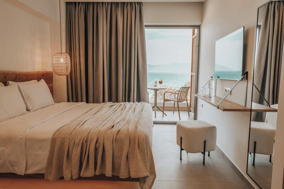 Junior Suite with Sea View | Egyptian cotton sheets, premium bedding, memory foam beds, in-room safe