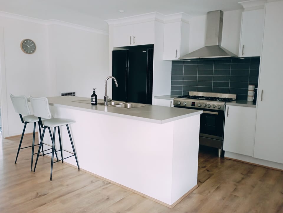 House, 3 Bedrooms, Ensuite, Garden View | Private kitchen | Full-size fridge, microwave, oven, stovetop