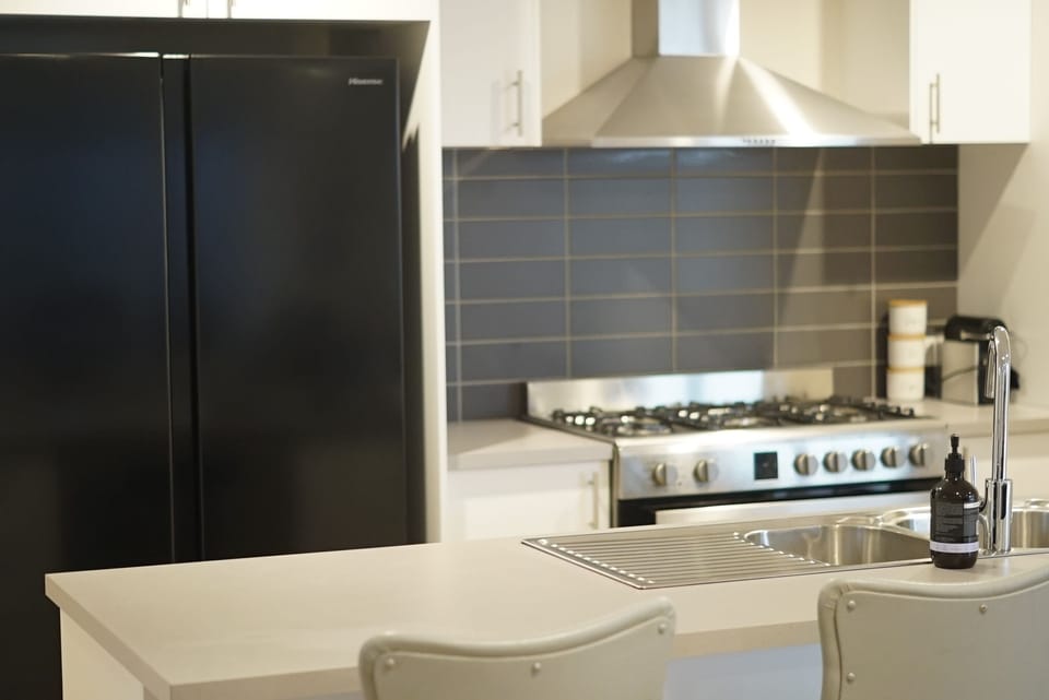 House, 3 Bedrooms, Ensuite, Garden View | Private kitchen | Full-size fridge, microwave, oven, stovetop