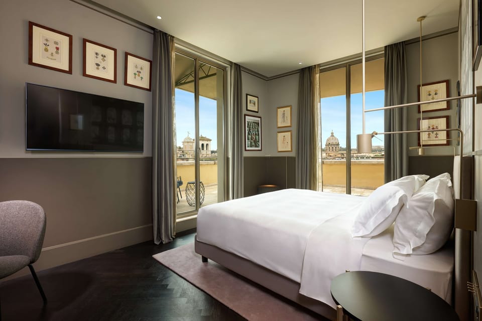 Junior Suite, 1 Bedroom, Terrace, City View | Minibar, in-room safe, blackout drapes, soundproofing