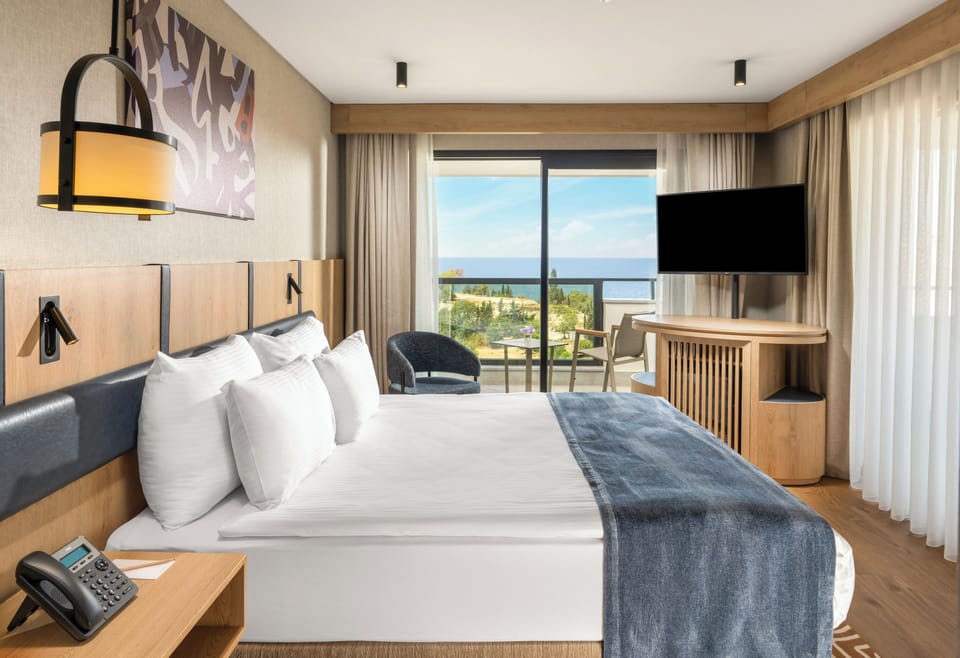 Minibar, in-room safe, free WiFi, bed sheets