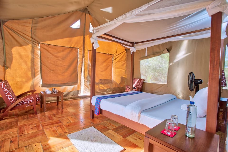 Luxury Tent, 1 Queen Bed | Desk, free WiFi
