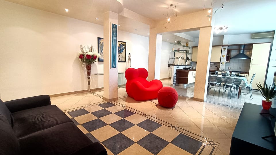 Apartment (3 Bedrooms) | Front of property