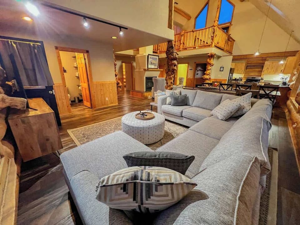 Warm and inviting for groups up to 16, with lots of space to spread out and relax