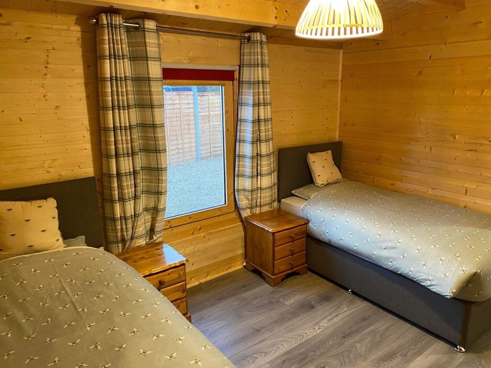 Cabin | 2 bedrooms, iron/ironing board, free WiFi, bed sheets