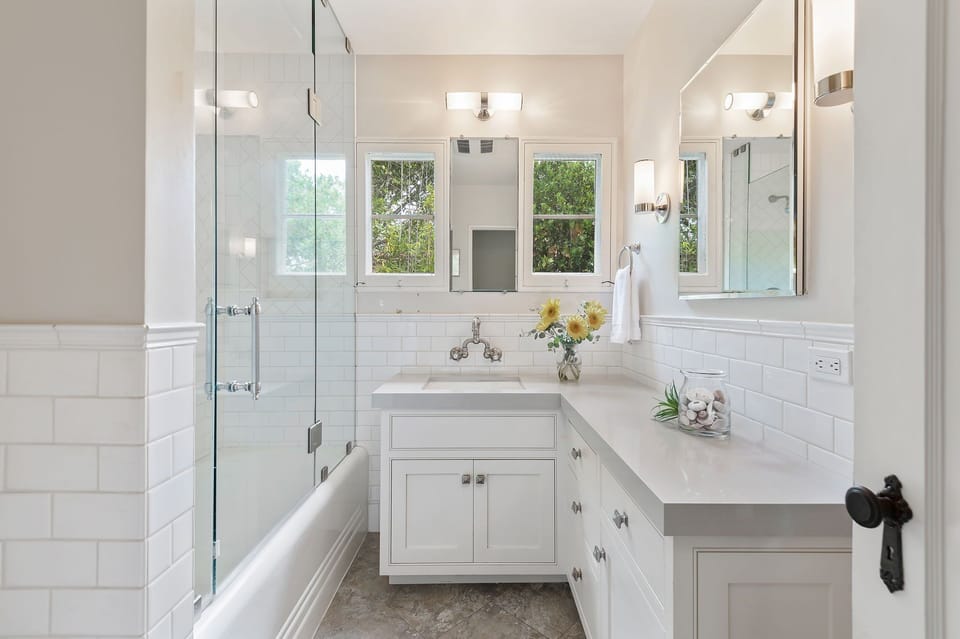 Bathroom 1 with tub (main house)