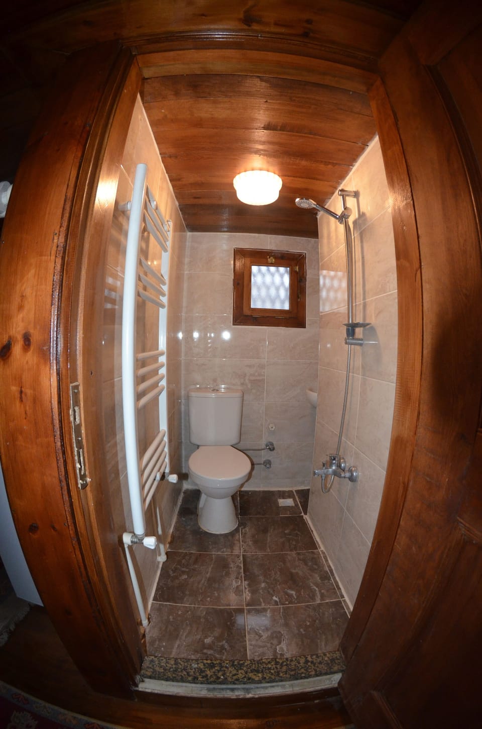 Classic Double Room | Bathroom | Shower, hair dryer, towels