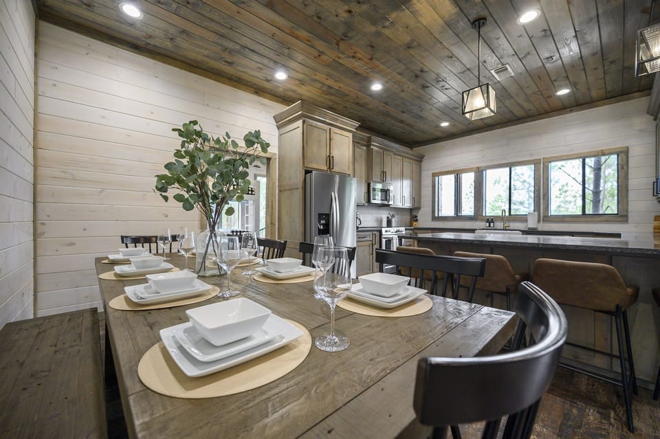 Introducing your new favorite spot for coffee chats and home-cooked meals - this charming kitchen-dining room combo has all the feels!