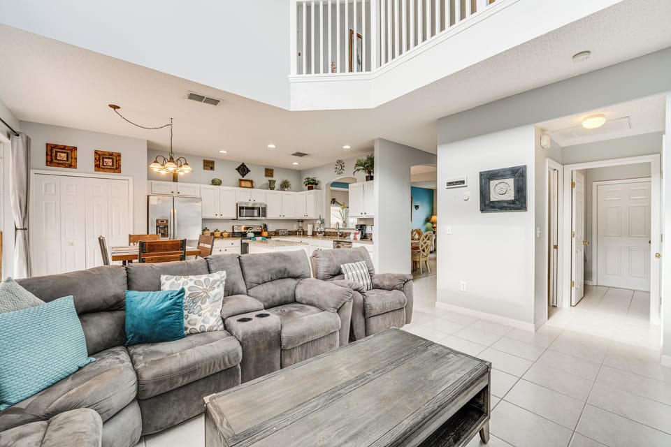 House (6 Bedrooms) | Interior
