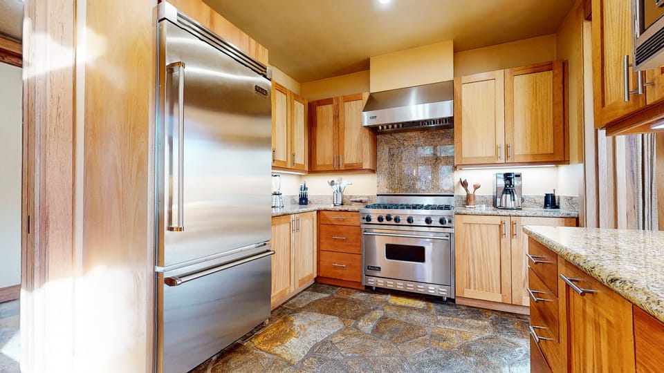 House, 4 Bedrooms | Private kitchen | Fridge, oven, coffee/tea maker, toaster