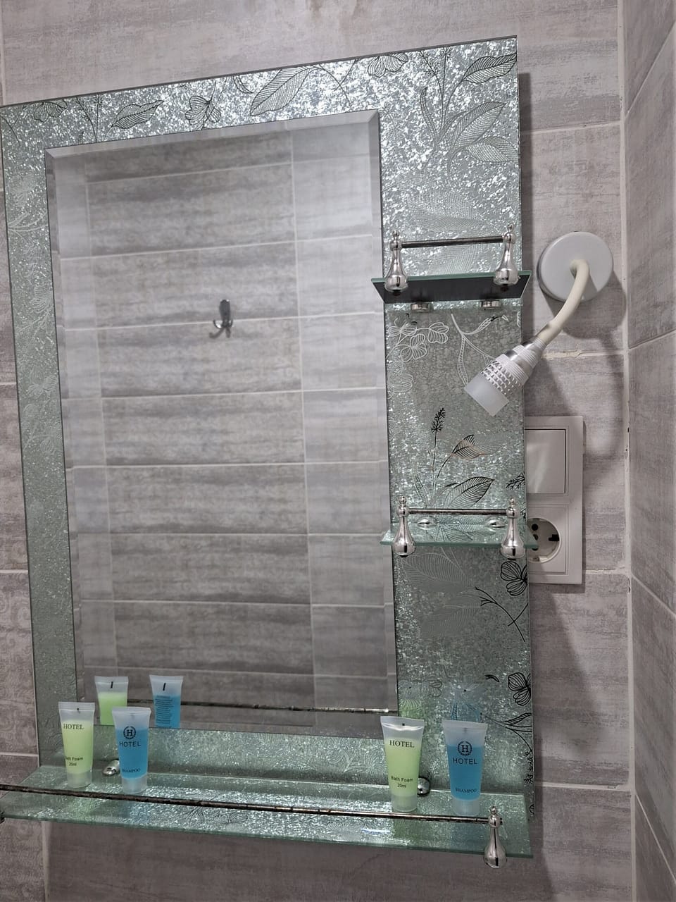 Classic Double or Twin Room | Bathroom | Free toiletries, hair dryer, slippers, towels