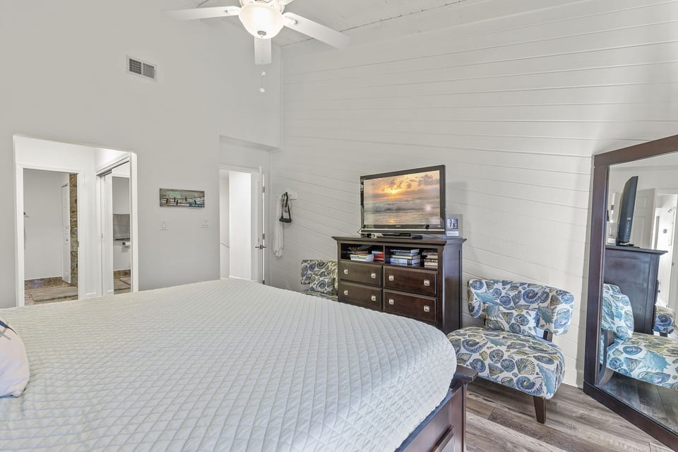 Primary bedroom - 2nd floor
