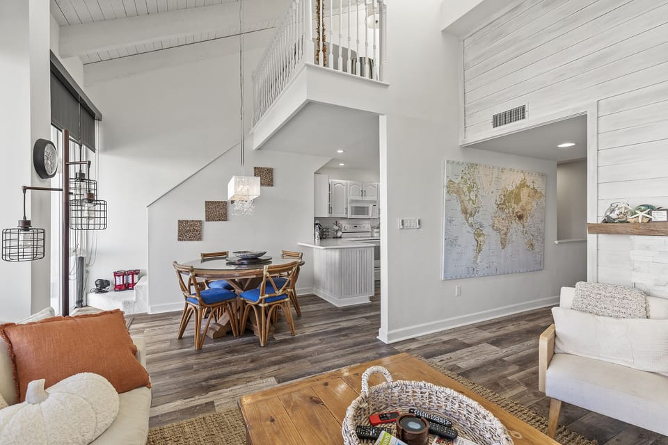Living room/dining room/loft - 2nd floor