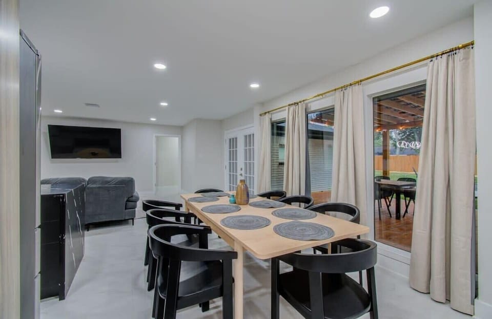 Sleek, modern, and stylish, this dinner table was meant for creating memories with some of your favorite people as everyone gathers around a tasty meal!