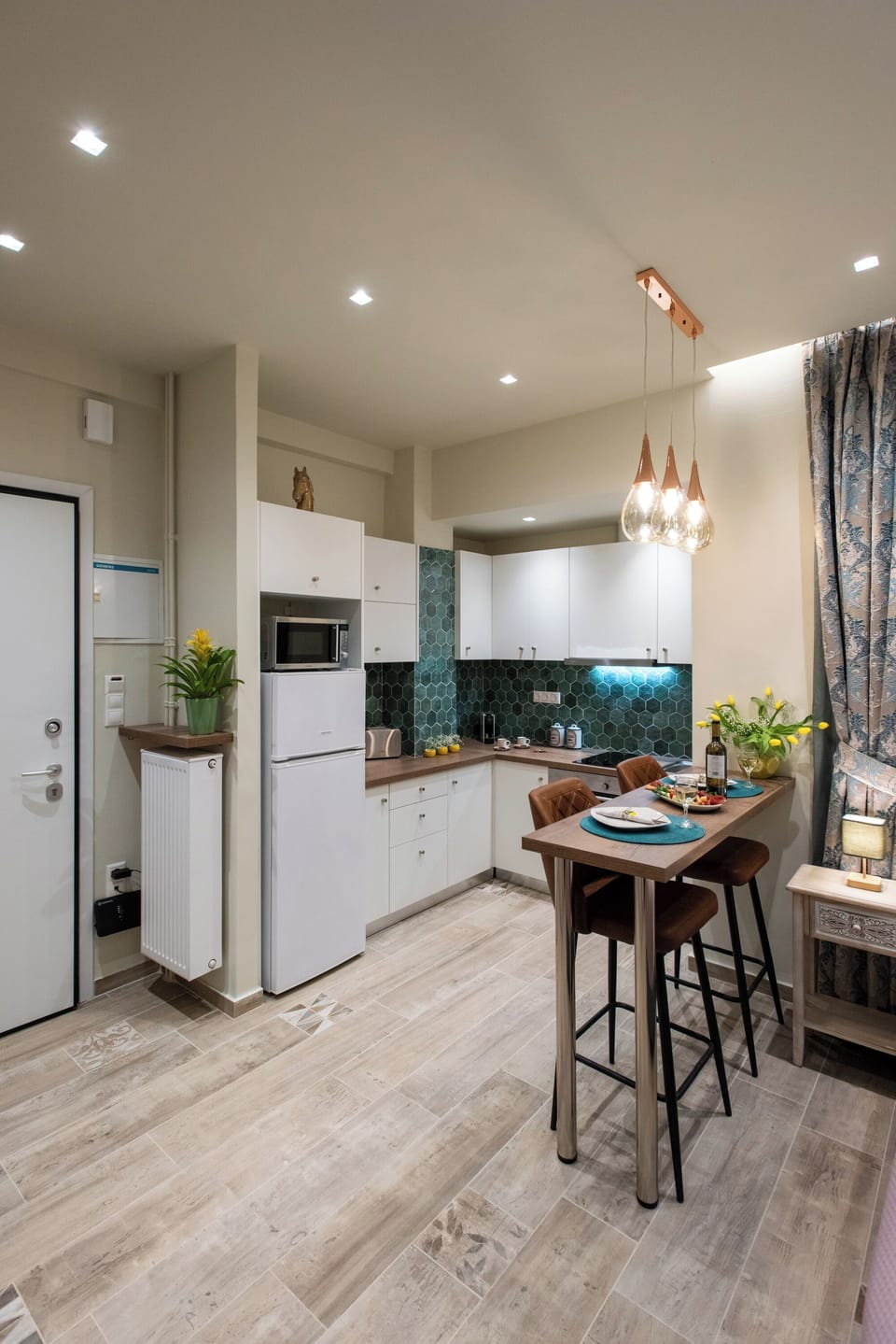Blue Ark Romantic Studio Under Acropolis | Private kitchen | Full-size fridge, microwave, oven, electric kettle