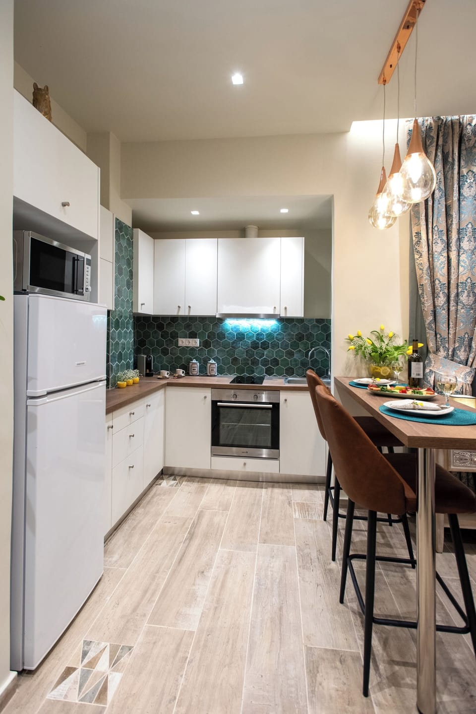 Blue Ark Romantic Studio Under Acropolis | Private kitchen | Full-size fridge, microwave, oven, electric kettle