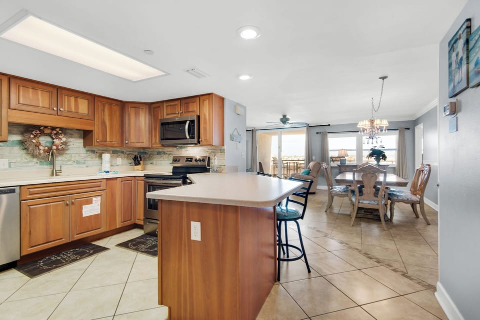 Kitchen to living room
