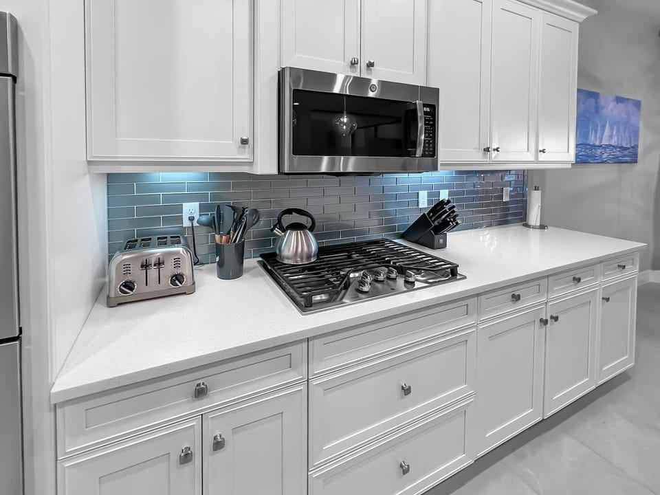 Kitchen Cooktop counterspace 