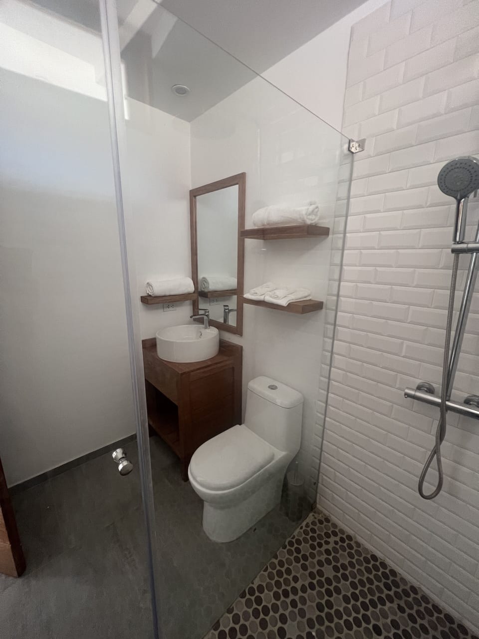 Deluxe Double or Twin Room | Bathroom | Separate tub and shower, jetted tub, rainfall showerhead, towels