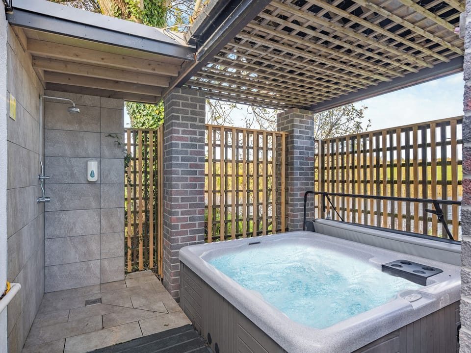 Hot tub | Ty Llyn - Tyddyn Sargent, Tyn Y Gongl, near Benllech