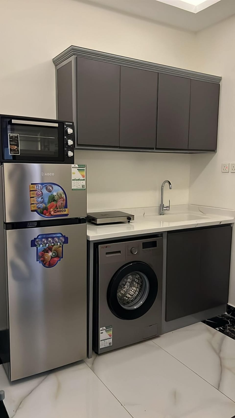 Design Studio | Private kitchen | Full-size fridge, microwave, oven, stovetop