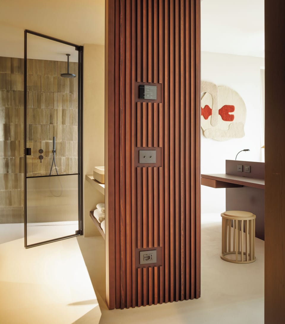 Signature Room, Balcony | Bathroom | Shower, rainfall showerhead, designer toiletries, hair dryer