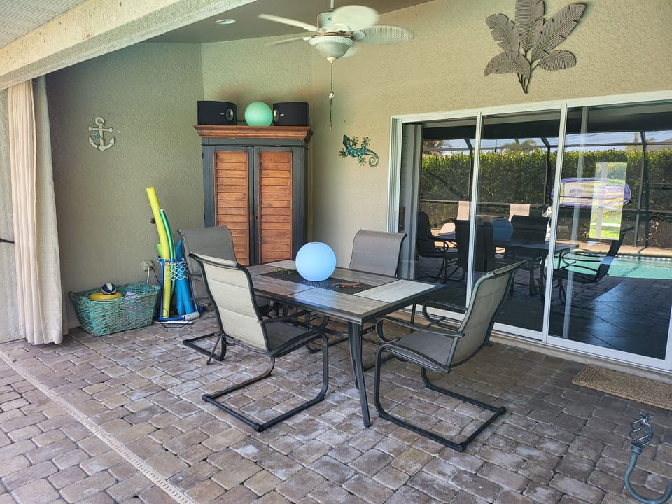 Outdoor dining