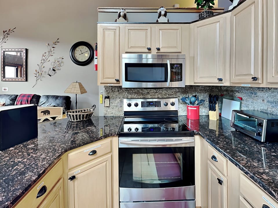 Studio (3 Bedrooms) | Property amenity