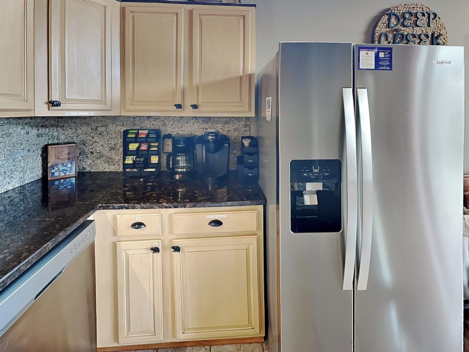 Studio (3 Bedrooms) | Property amenity