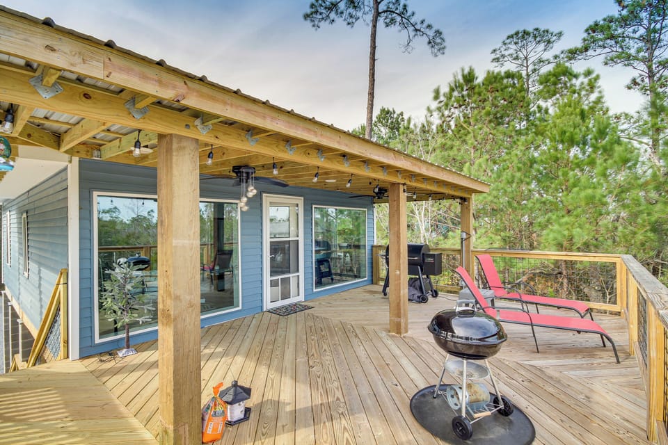 Private Deck | Single-Story Cottage | In-Unit Laundry | 6 Mi to Beaches