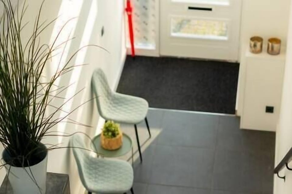 entrance with chair 