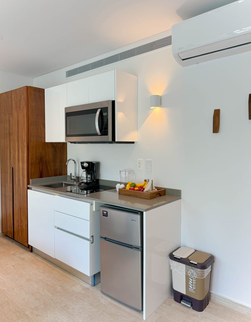 Comfort Studio | Private kitchen | Mini-fridge, microwave, coffee/tea maker, blender
