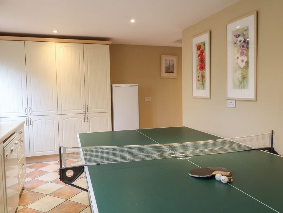 Cottage | Game room