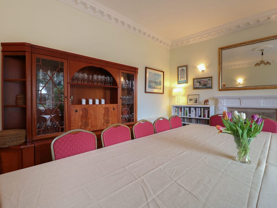 Cottage | Dining