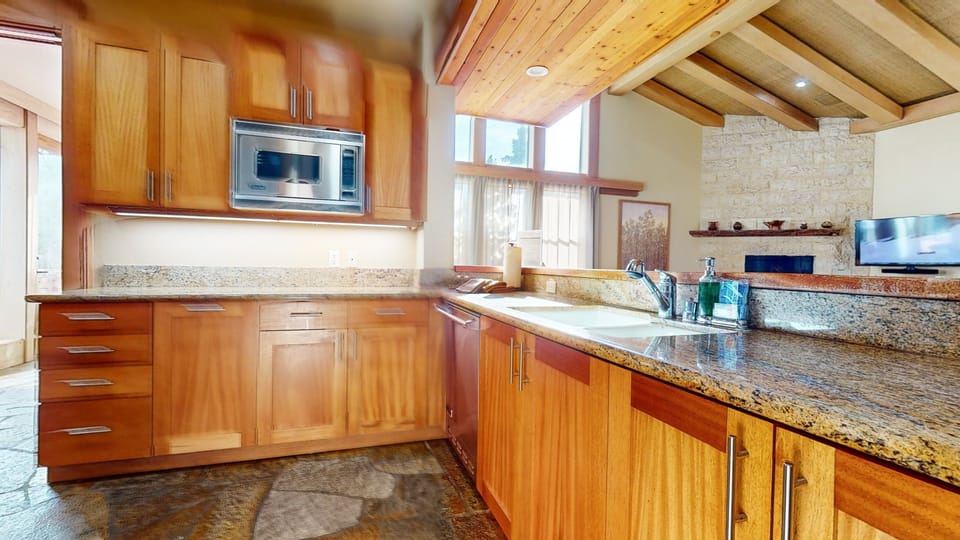 Indoors, Kitchen, Hardwood, Microwave, Oven