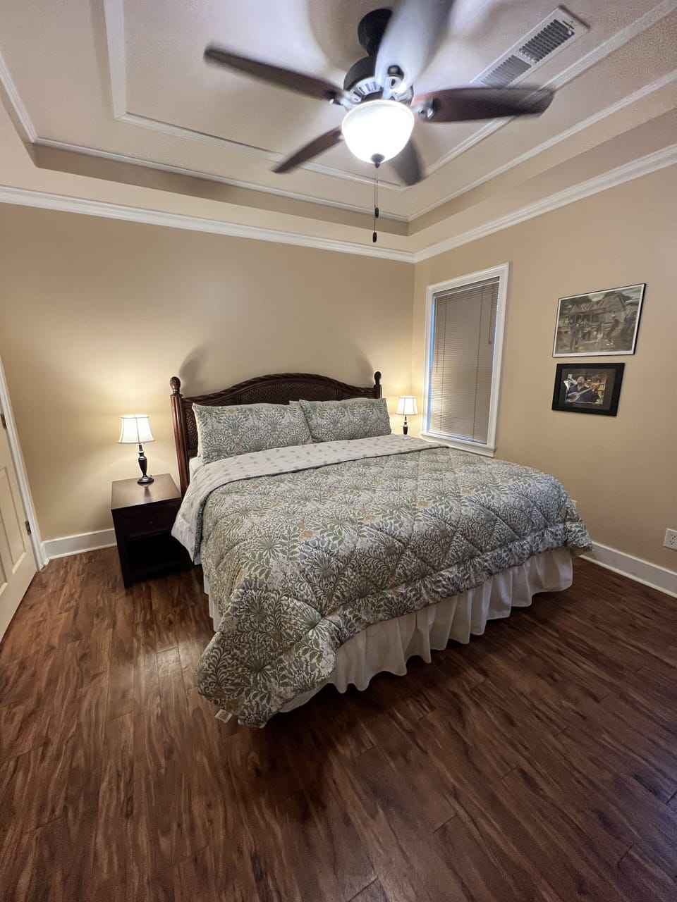 King size bed room.