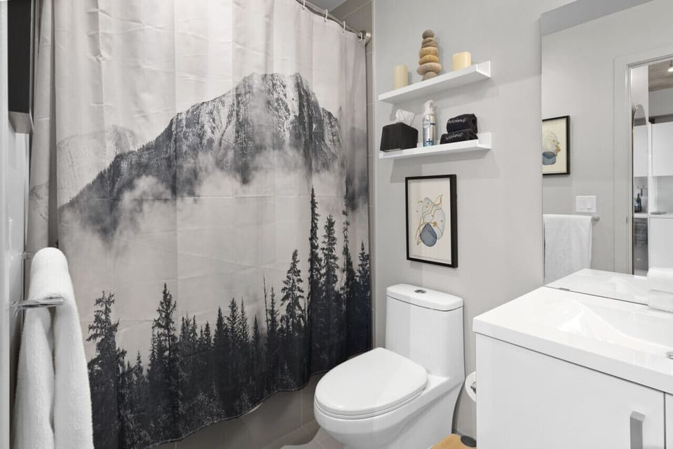 Full size bathroom