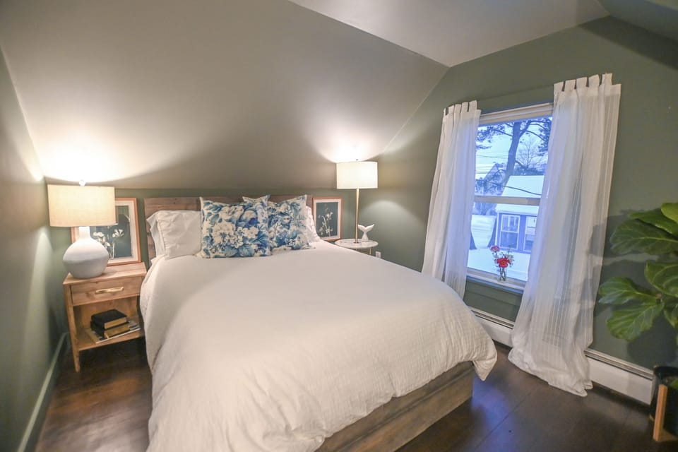 Second floor Queen bedroom