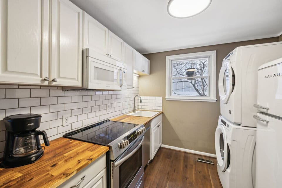 Kitchen 2 of 3