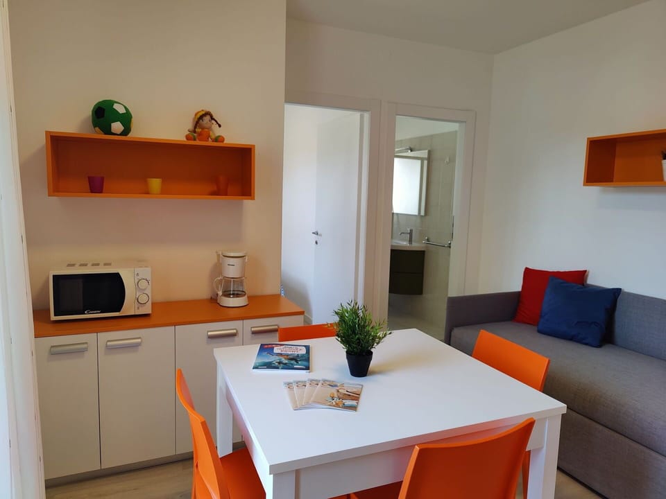Table, Furniture, Property, Chair, Building, Wood, Interior Design, Architecture, Floor, Flooring
