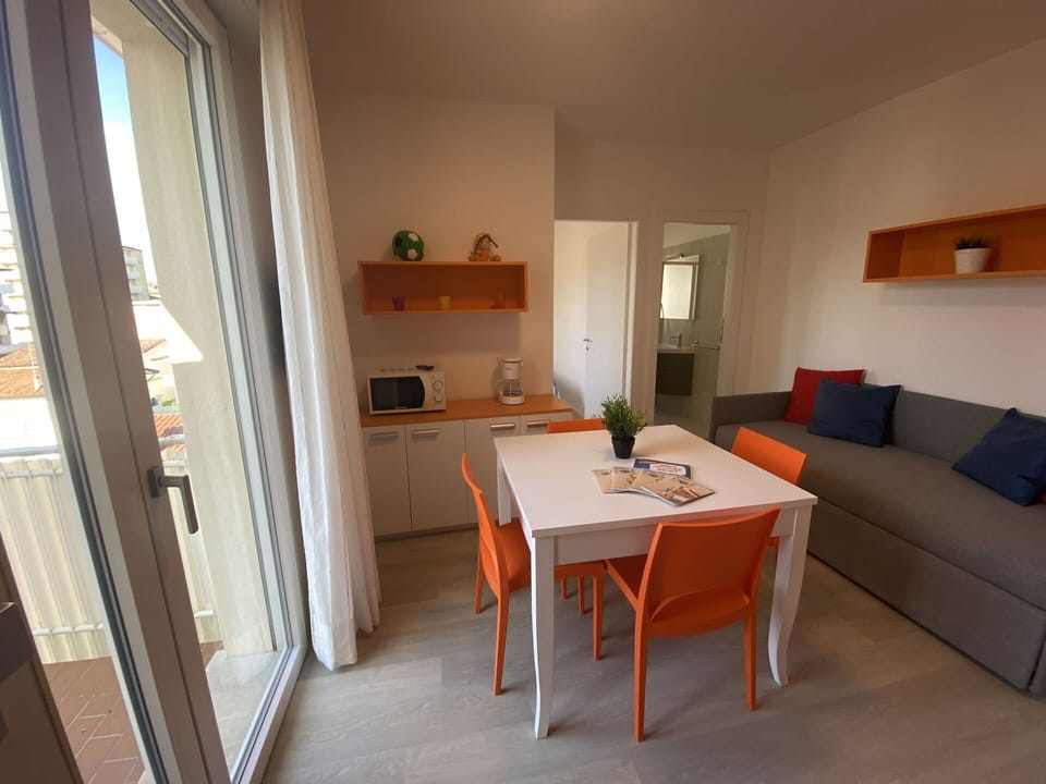 Table, Furniture, Property, Chair, Building, Wood, Interior Design, Architecture, Floor, Flooring