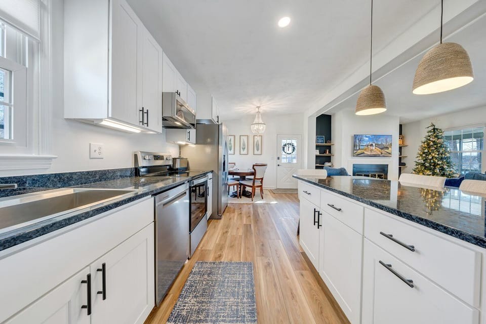 Make some or all of your families meals while at the lake in the beautiful kitchen.