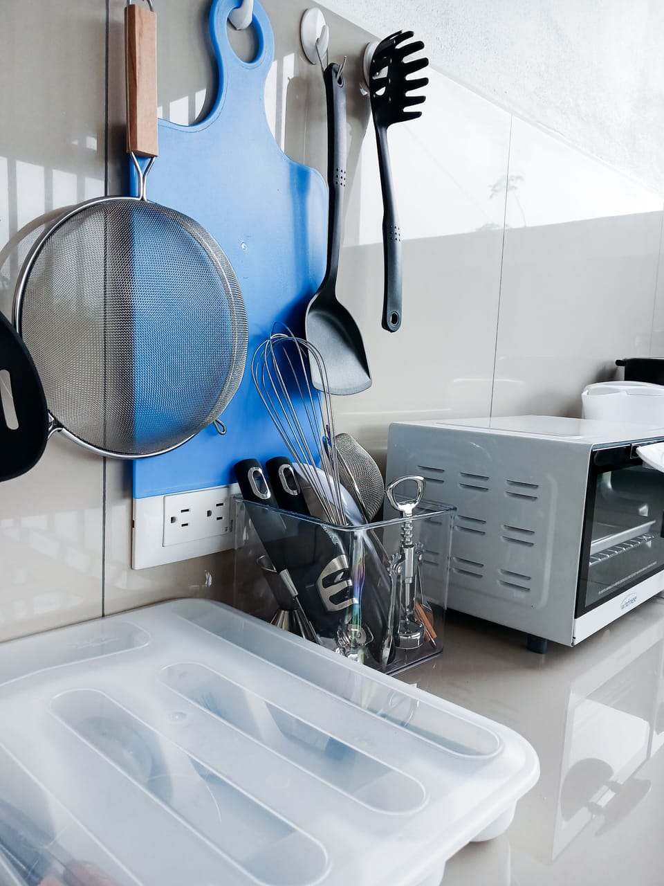 Mini-fridge, microwave, oven, stovetop