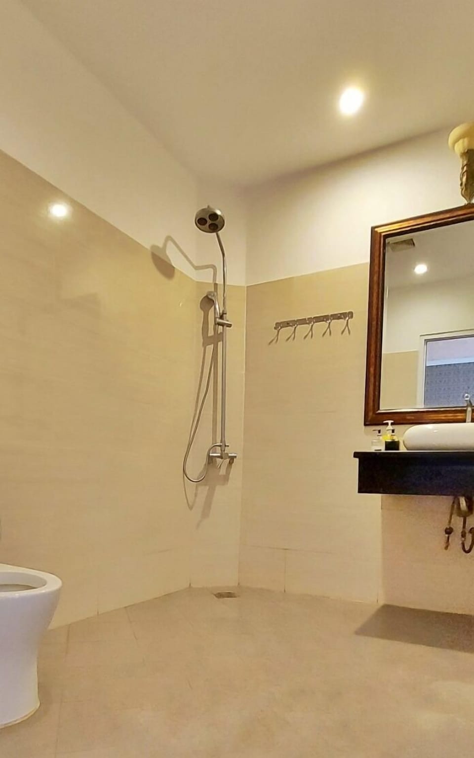 Superior Quadruple Room, Garden View | Bathroom | Free toiletries, hair dryer, slippers, bidet