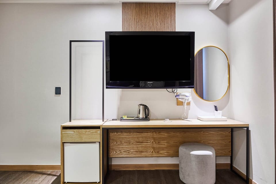 Standard Twin Room, Multiple Beds, Non Smoking (previously Pacific Hotel GimpoAirport) | Individually furnished, desk, free WiFi